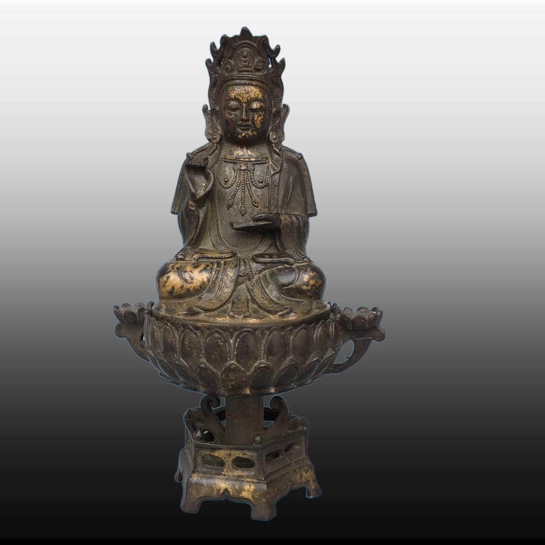 A Exquisite Bronze Buddha Statue Ornament (1 of 9)