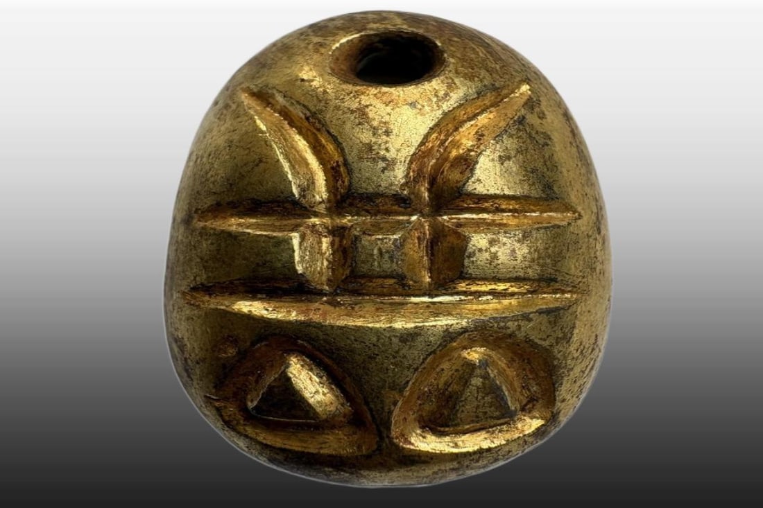 A Exquisite Gilt Bronze Coin: A Exquisite Gilt Bronze Coin,Han Dynasty, China,Size:0.8inx1.2in,Weight:25.2g 铜鎏金鬼脸金钱,中国汉代