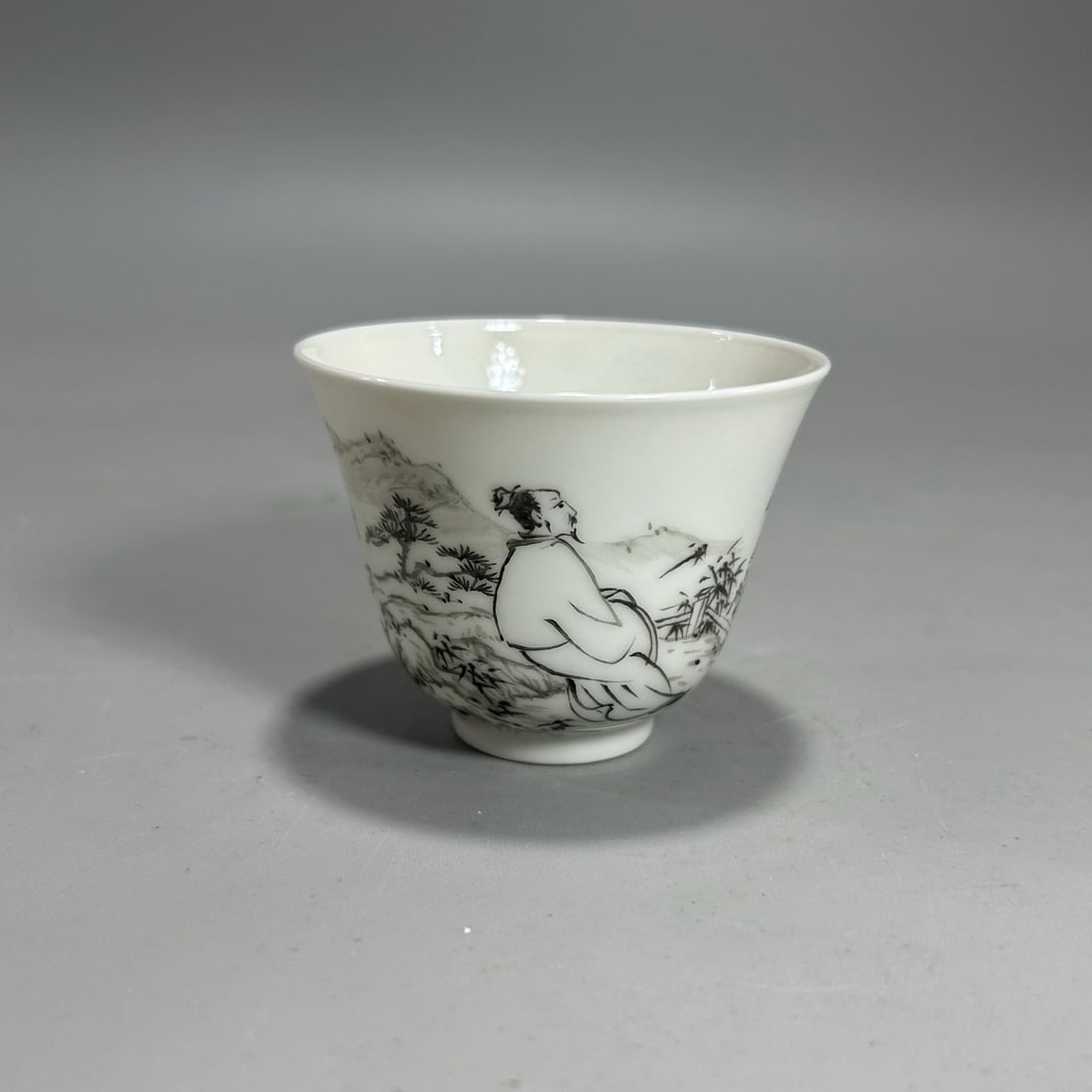 A Exquisite Ink Color Figures Pattern Cup (1 of 6)