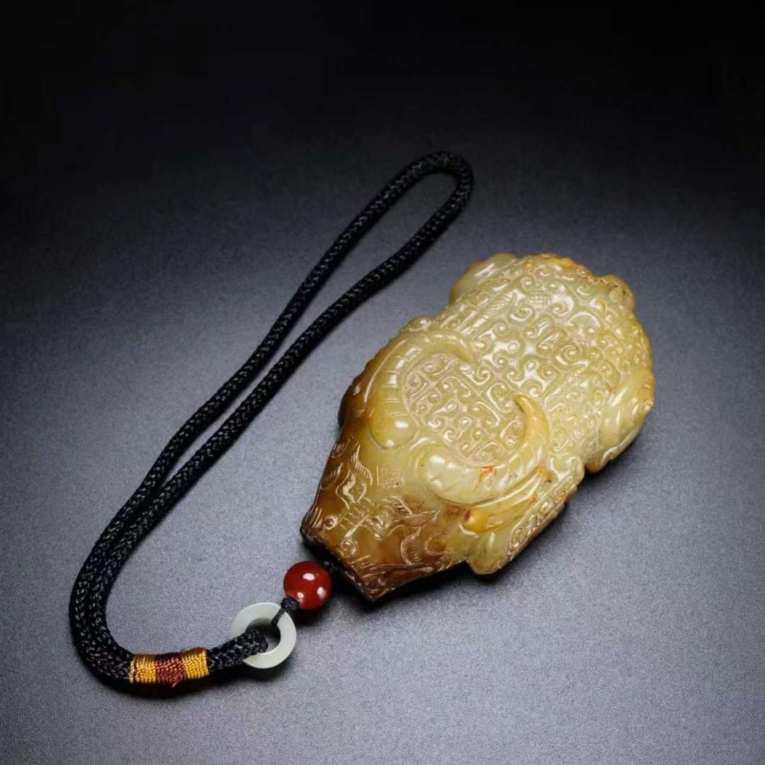 A Exquisite Hotan Jade Auspicious Beast Pendant: A Exquisite Hotan Jade Auspicious Beast Pendant,Han Dynasty, China,Size:2.8inx1.8inx1in ,Weight:145.6g 和田玉瑞兽挂坠,中国汉代