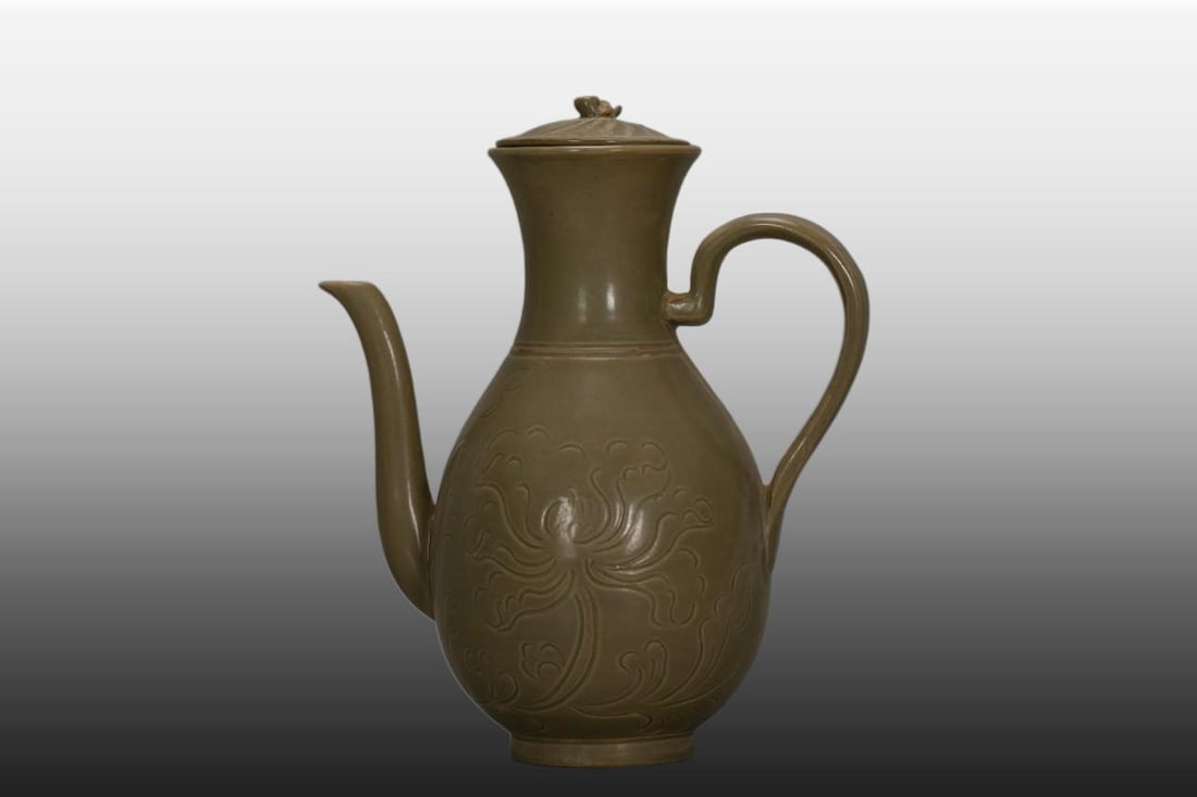 A Exquisite Yue yao Flower Pattern Ewer: A Exquisite Yue yao Flower Pattern Ewer,Song Dynasty, China,Size:10.2inx8.7inx5.5in 越窑花卉纹壶,中国宋代