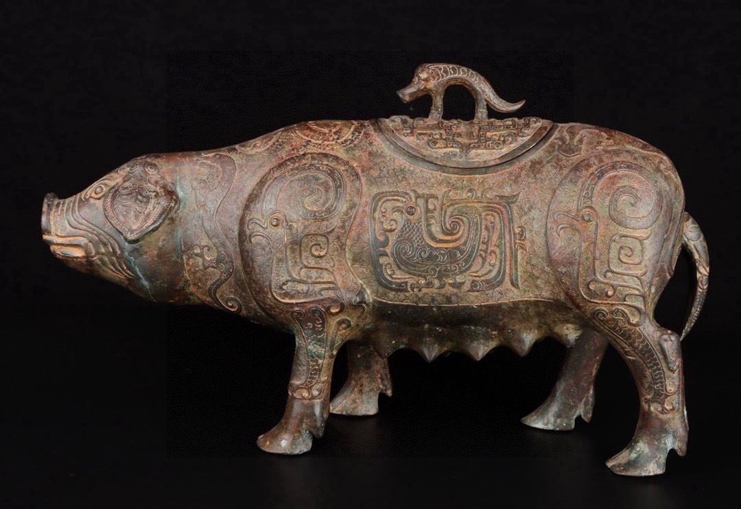 A Exquisite Bronze Pig Vase: A Exquisite Bronze Pig Vase,Ancient Time, China,Size:19.7inx4.9inx11.4in,Weight:6420g 青铜猪瓶,远古时期