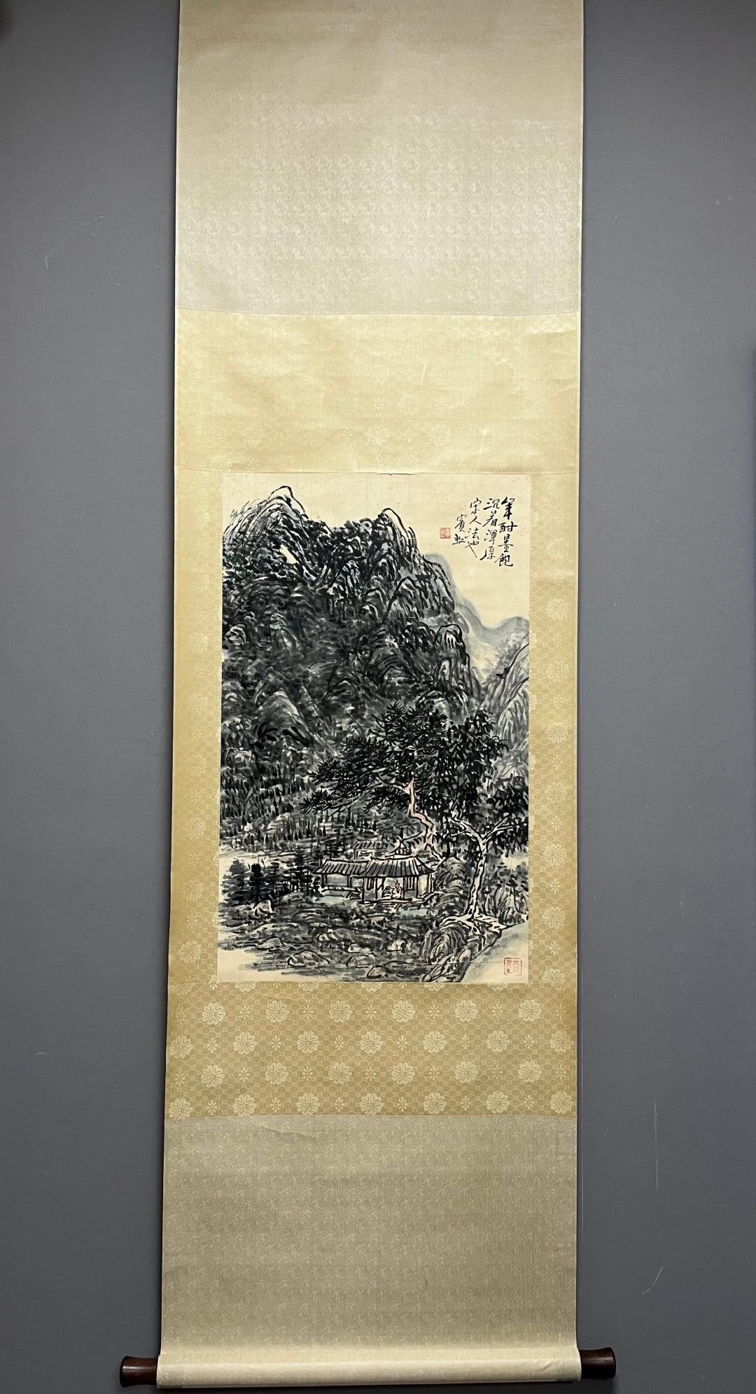 A Chinese Vertical Scroll Ink Painting of Landscape on Paper: A Chinese Vertical Scroll Ink Painting of Landscape on Paper,Modern Period of China,Huang Binhong,without frame size:27.2inx16.5in 一幅中国水墨纸本ì