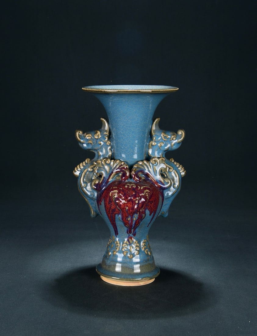 A Exquisite Jun yao Blue Glazed Dragon-Ears Vase: A Exquisite Jun yao Blue Glazed Dragon-Ears Vase,Song Dynasty, China,Size:13.6inx8.7in 钧窑蓝釉龙耳瓶,中国宋代