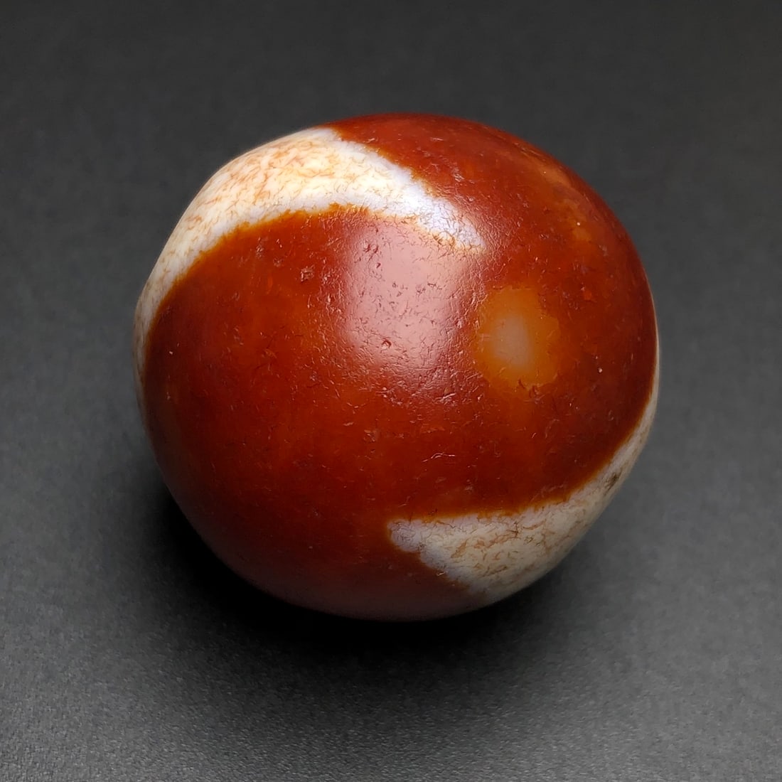 A Exquisite Tiger Tooth Dzi bead: A Exquisite Tiger Tooth Dzi bead,Qing Dynasty, China,Size:1.3in(MaxDiameter),Weight:47.2g 虎牙天珠,中国清代