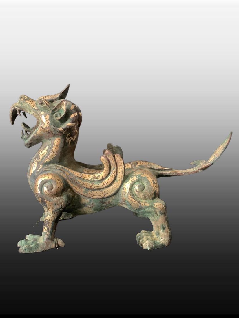 A Exquisite Bronze Auspicious Beast Ornament: A Exquisite Bronze Auspicious Beast Ornament,Ancient Time, China,Size:10.6inx11inx6.3in,Weight:4100g 青铜瑞兽摆件,远古时期