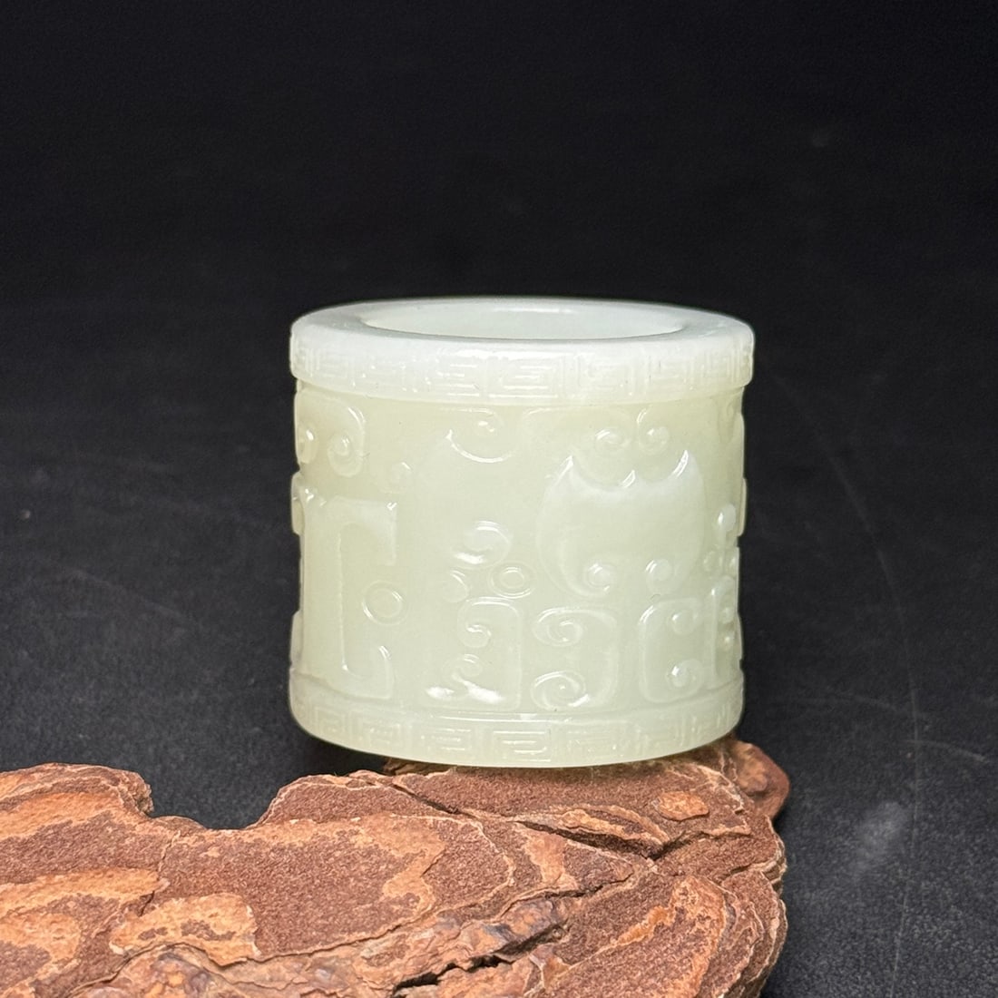 A Exquisite Hotan Jade Ruyi Pattern Thumb Ring: A Exquisite Hotan Jade Ruyi Pattern Thumb Ring,Qing Dynasty, China,Size:0.9inx1.3inx1.2in ,Weight:39g 和田玉如意纹扳指,中国清代