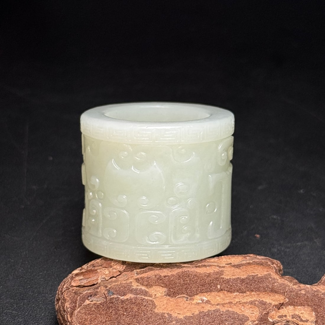 A Exquisite Hotan Jade Ruyi Pattern Thumb Ring - 2