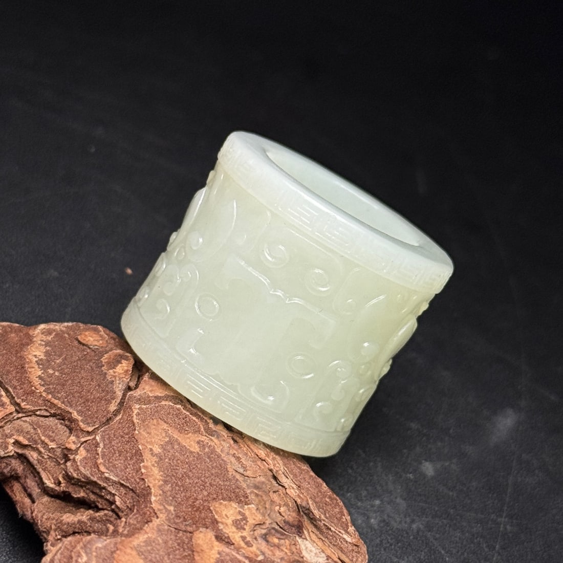 A Exquisite Hotan Jade Ruyi Pattern Thumb Ring - 3