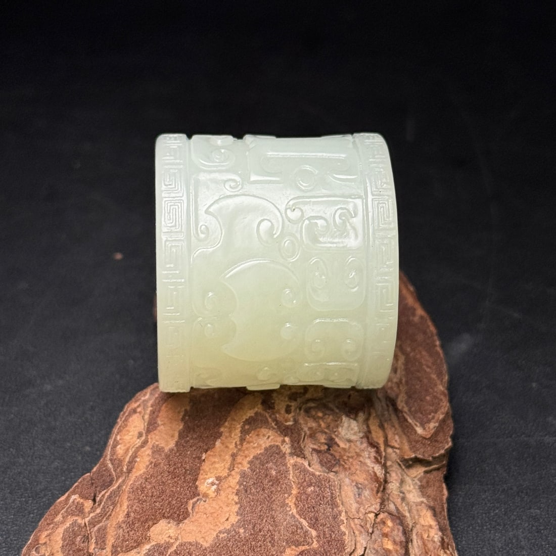 A Exquisite Hotan Jade Ruyi Pattern Thumb Ring - 4