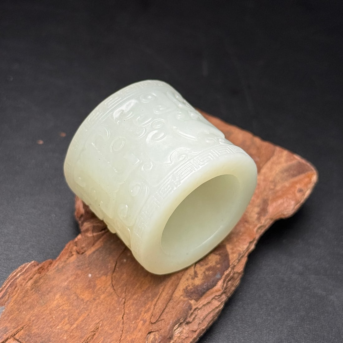 A Exquisite Hotan Jade Ruyi Pattern Thumb Ring - 7