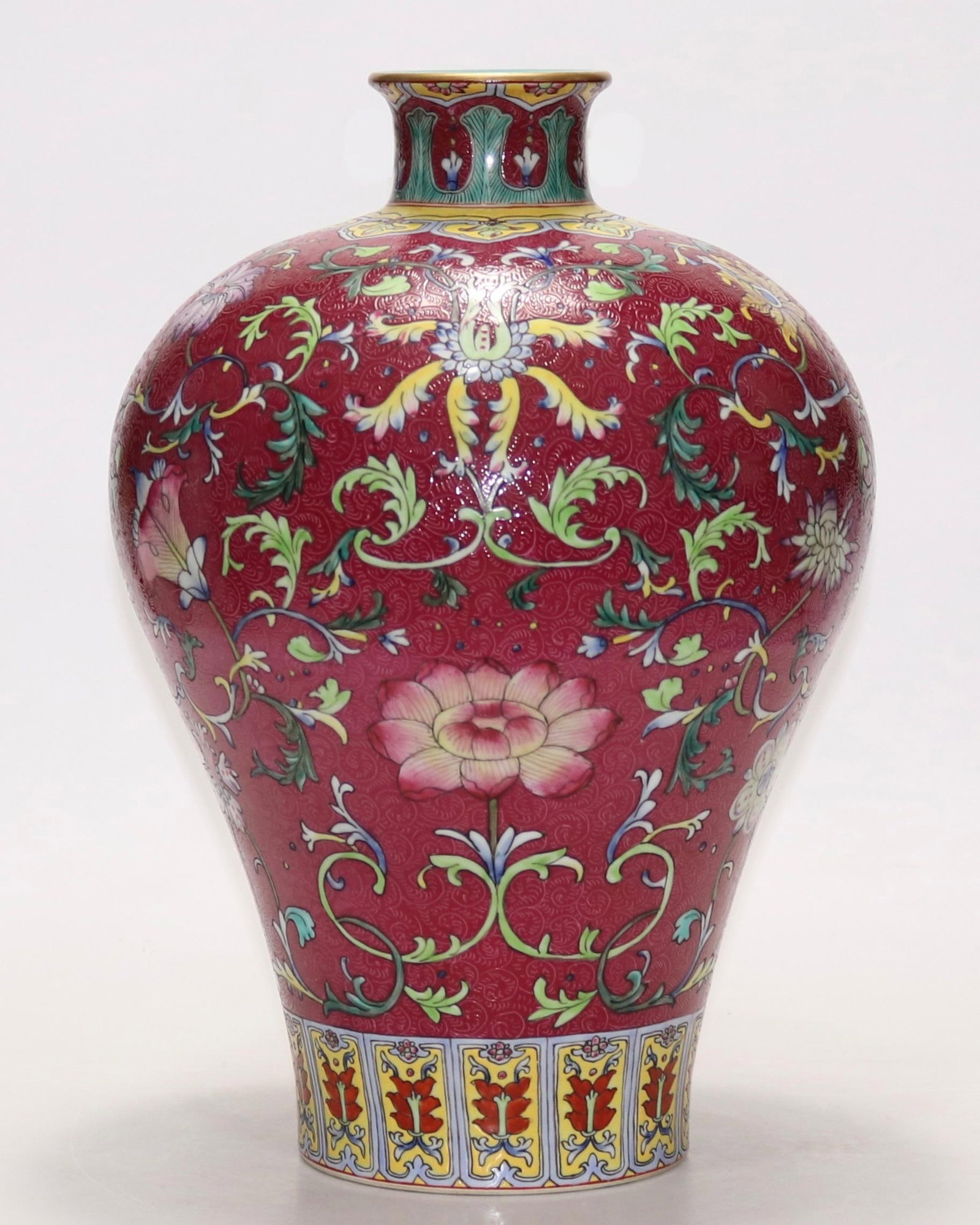 A Exquisite Ruby Red-Glazed Lotus Pattern Vase - 3