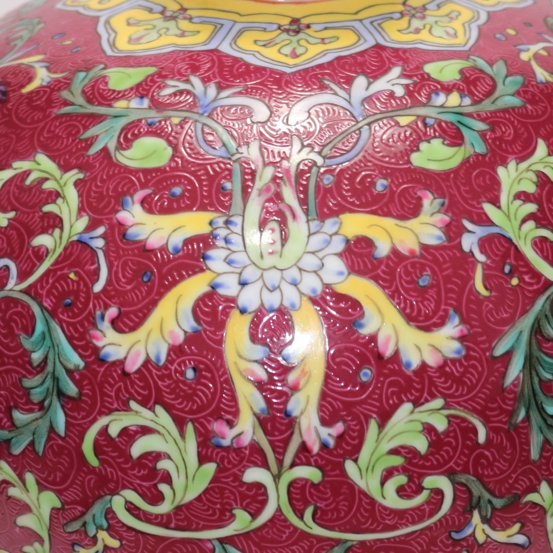 A Exquisite Ruby Red-Glazed Lotus Pattern Vase - 8