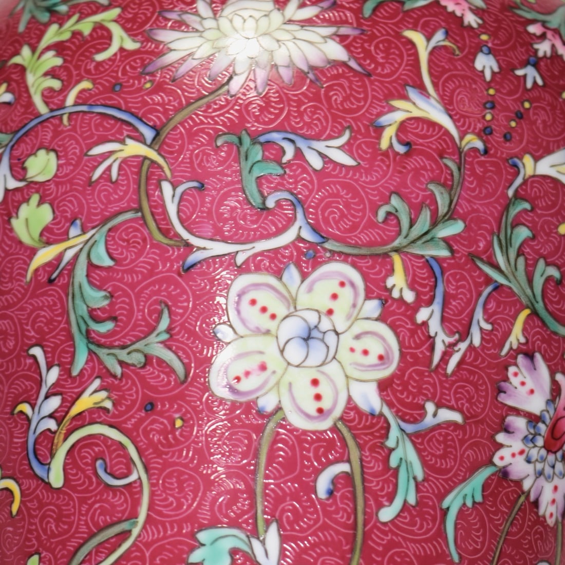 A Exquisite Ruby Red-Glazed Lotus Pattern Vase - 9