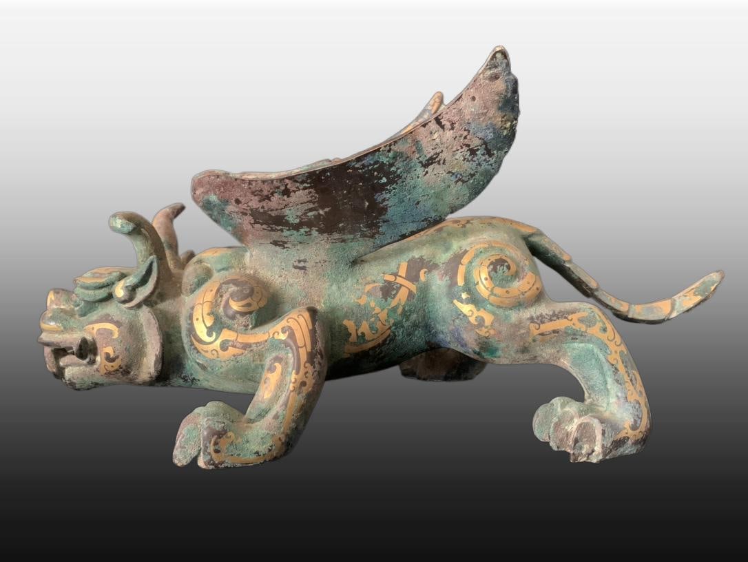A Exquisite Bronze Auspicious Beast Ornament: A Exquisite Bronze Auspicious Beast Ornament,Ancient Time, China,Size:7.5inx15inx6.3in,Weight:3250g 青铜瑞兽摆件,远古时期