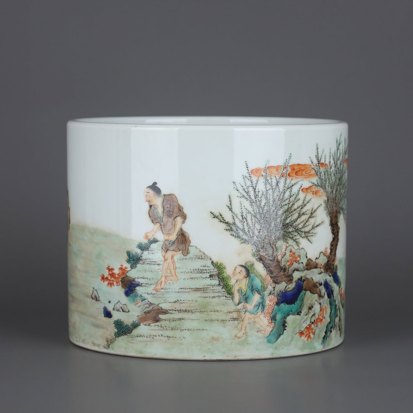 A Exquisite Famille-Rose Figures Pattern Brush Pot: A Exquisite Famille-Rose Figures Pattern Brush Pot,Qing Dynasty, China,Yongzheng Six-character Mark,Size:6inx7.7in