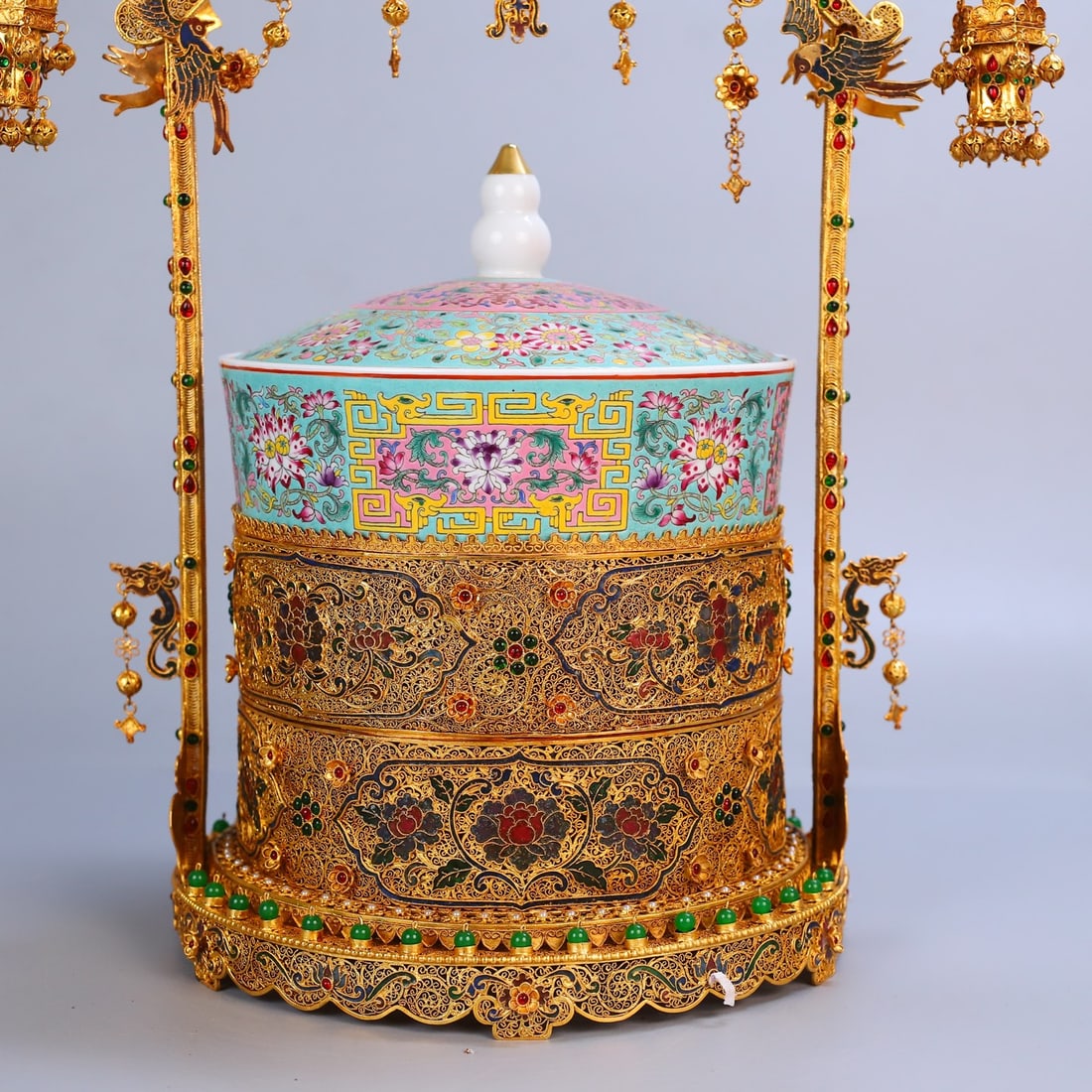 A Exquisite Famille-Rose Interlocking Lotus Pattern Box - 2