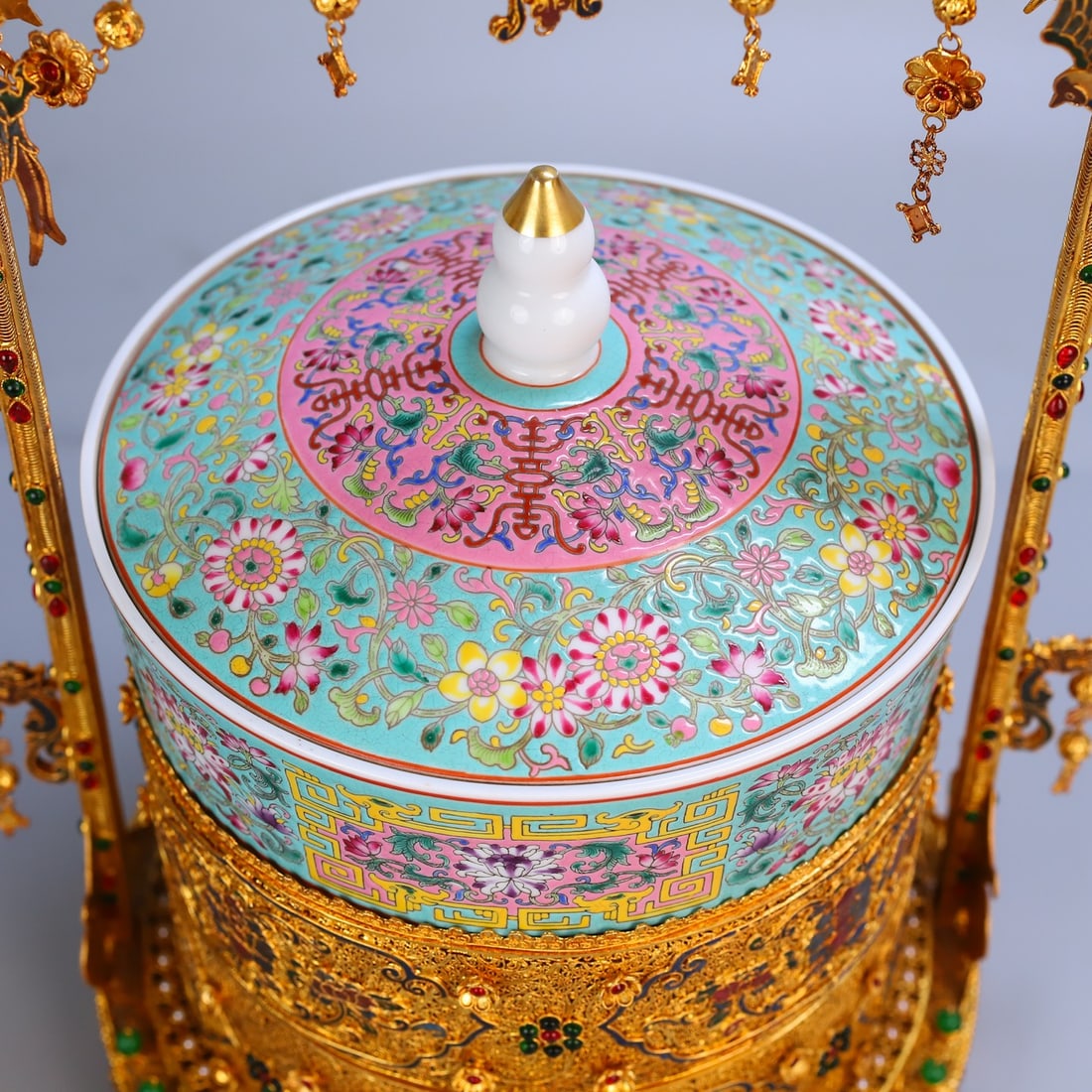 A Exquisite Famille-Rose Interlocking Lotus Pattern Box - 8