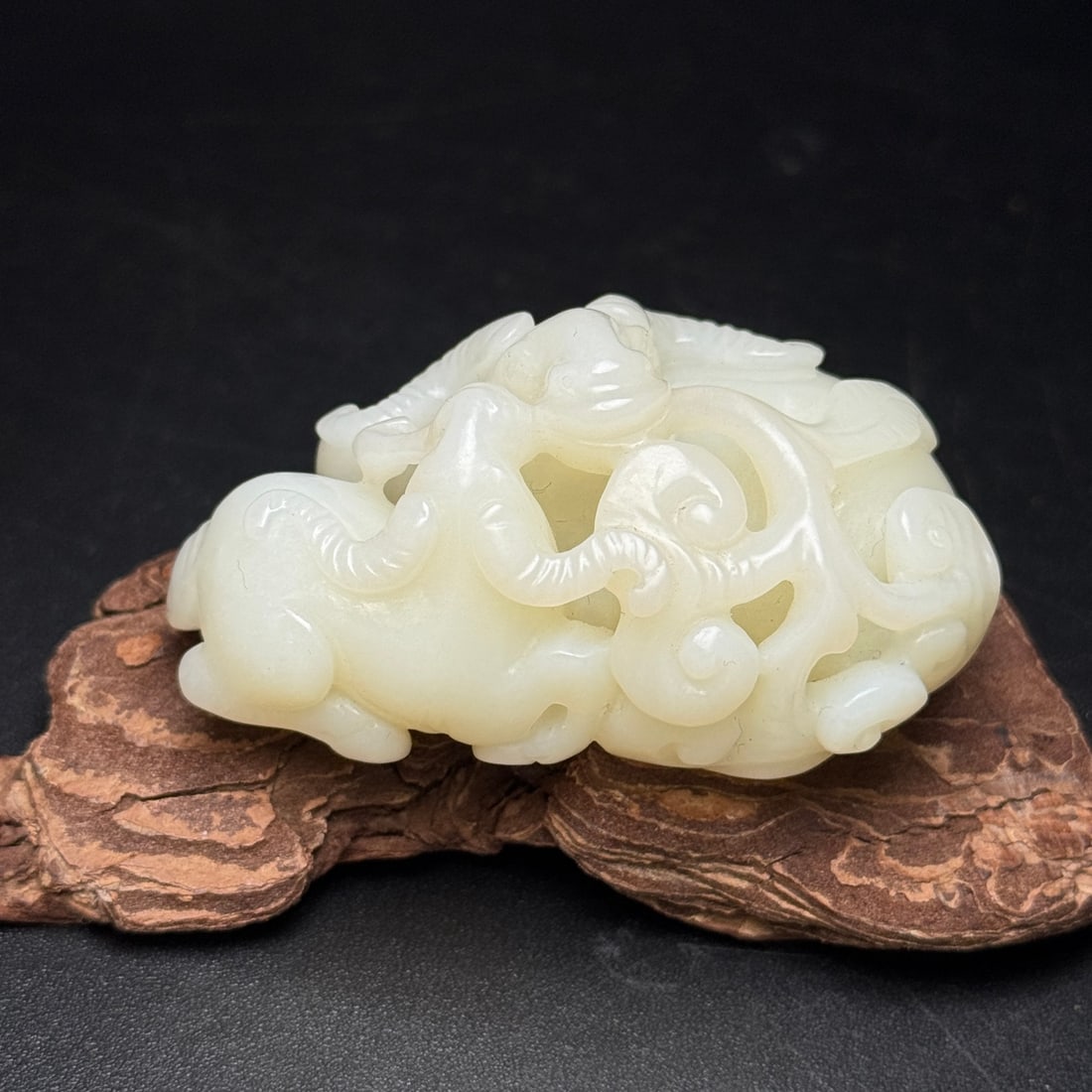 A Exquisite Hotan Jade Sheep Handheld Carving: A Exquisite Hotan Jade Sheep Handheld Carving,Qing Dynasty, China,Size:2.6inx1.7inx1.3in ,Weight:103g 和田玉羊手把件,中国清代
