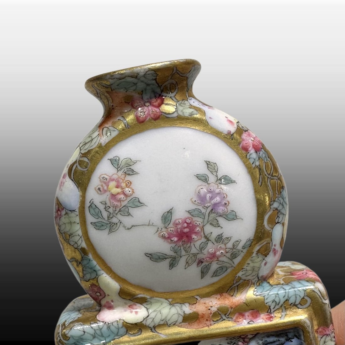 A Exquisite Enamel Figures Pattern Snuff Bottle - 5