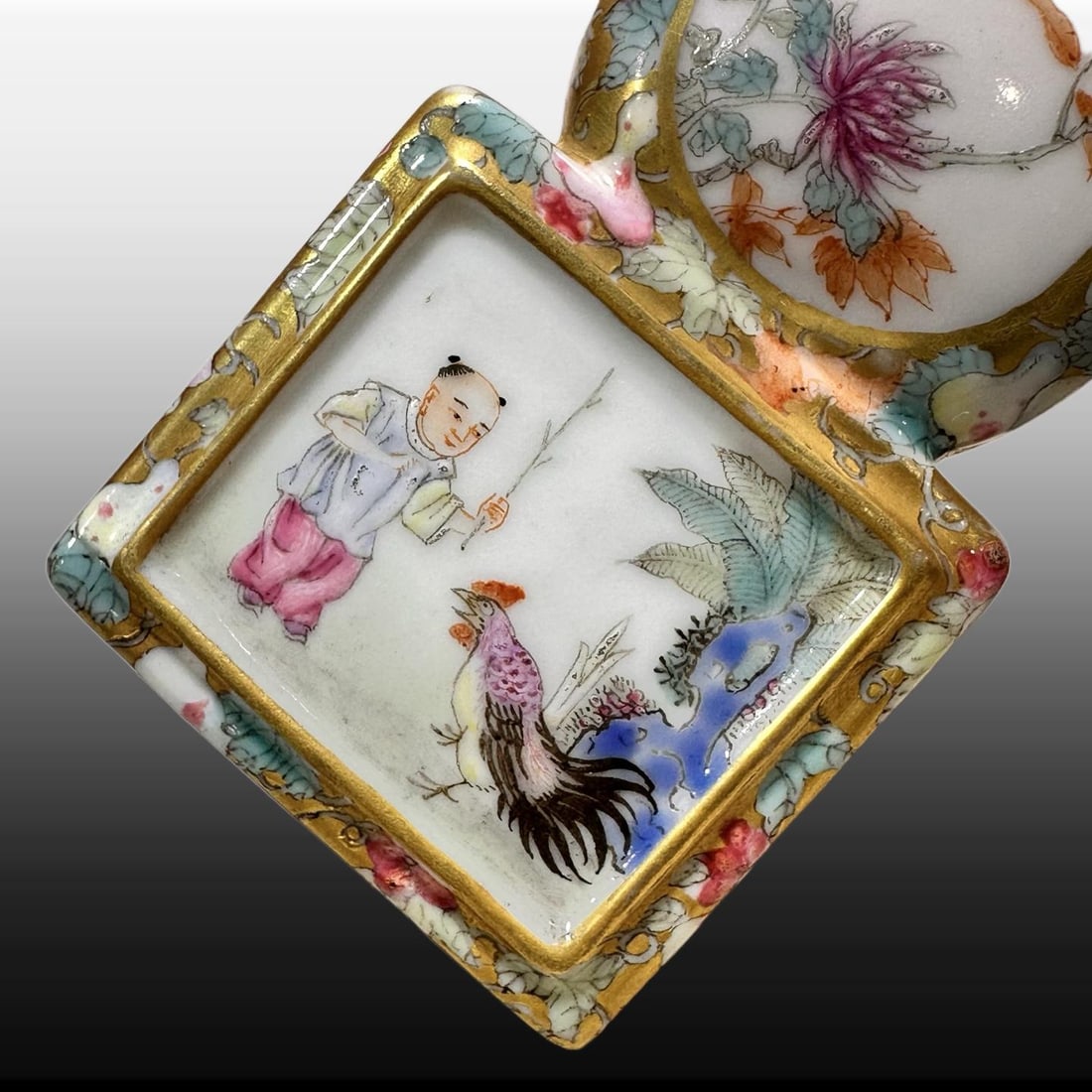 A Exquisite Enamel Figures Pattern Snuff Bottle - 6