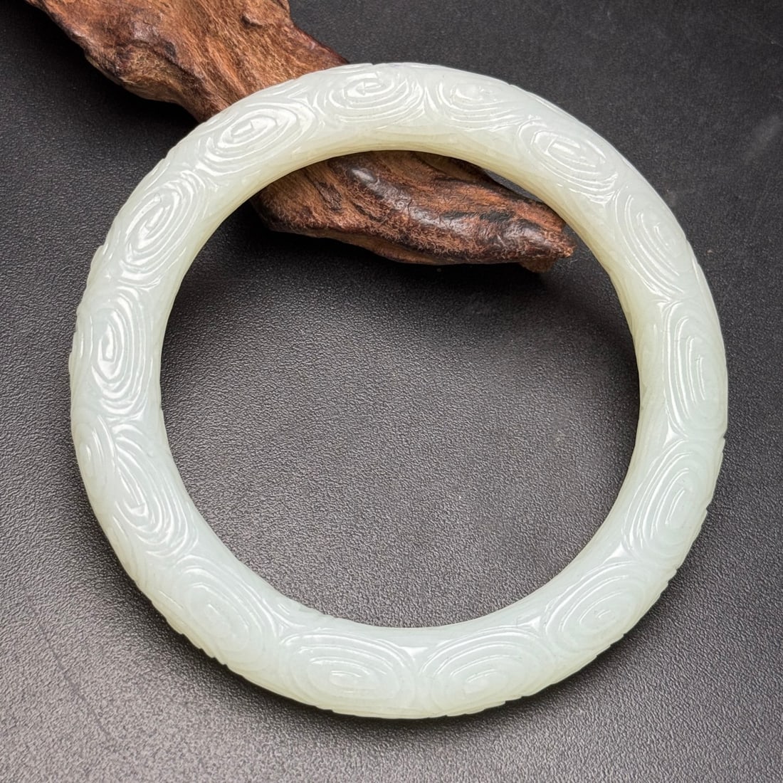 A Exquisite Hotan Jade Cloud Pattern Bracelets: A Exquisite Hotan Jade Cloud Pattern Bracelets,Qing Dynasty, China,Size:2.3inx3.1inx0.4in ,Weight:54g 和田玉云纹玉镯,中国清代