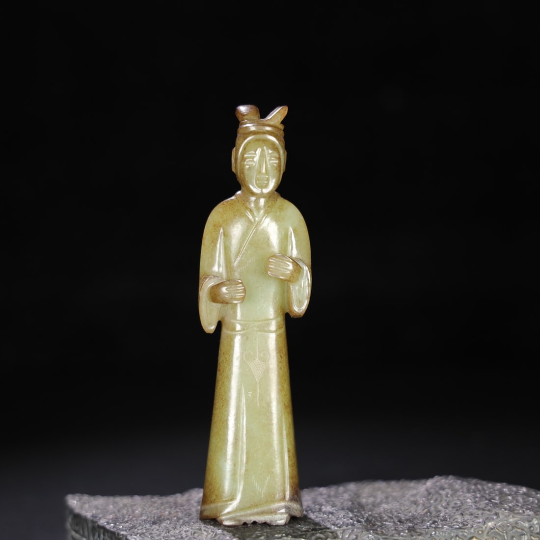 A Exquisite Hotan Jade Figures Ornament: A Exquisite Hotan Jade Figures Ornament,Han Dynasty, China,Size:1.3inx0.9inx5in,Weight:113.2g 和田玉人物摆件,中国汉代