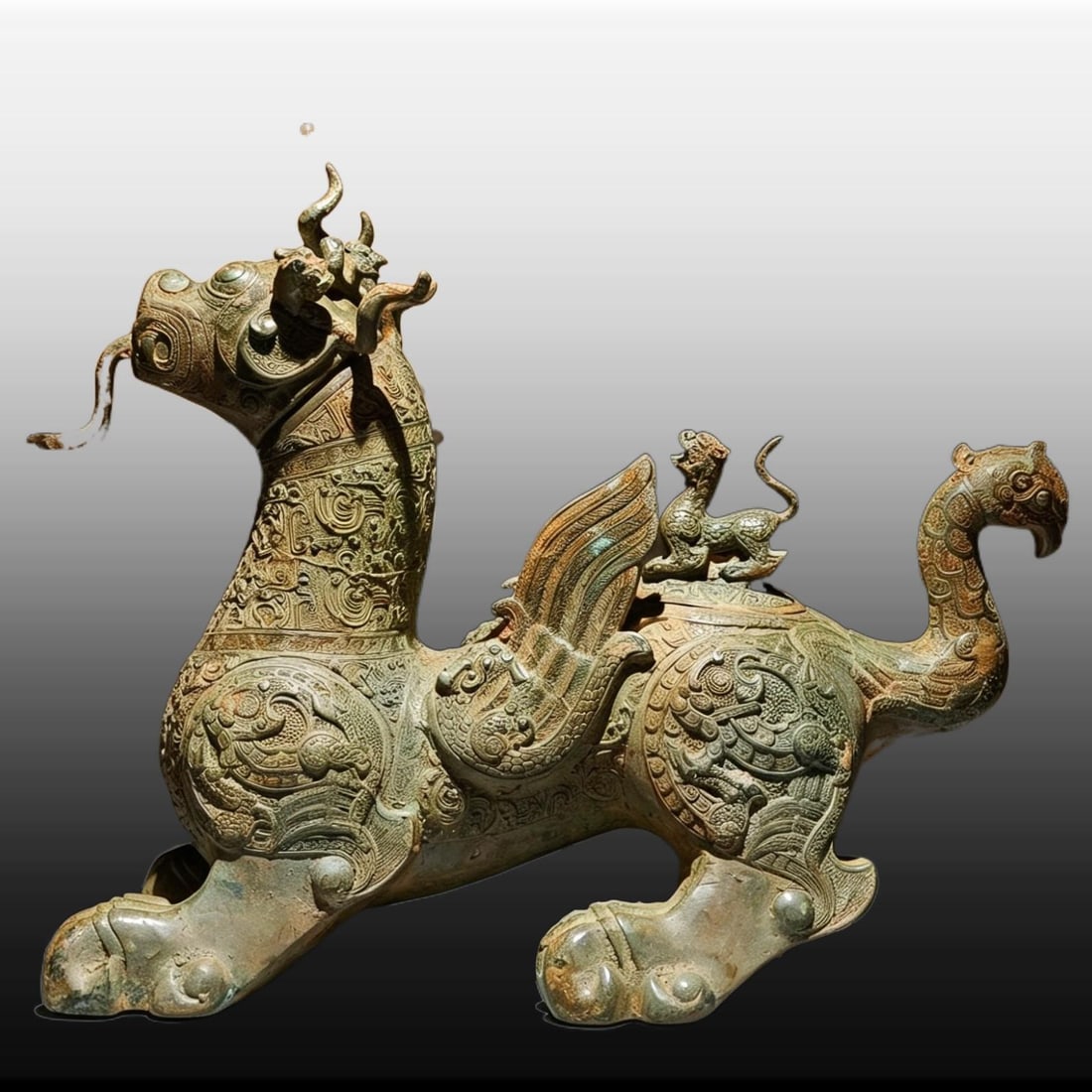 A Exquisite Bronze Dragon Pattern Auspicious Beast Ornament: A Exquisite Bronze Dragon Pattern Auspicious Beast Ornament,Ancient Time, China,Size:11.8inx16.9inx8.7in 青铜龙纹瑞兽摆件,远古时੏