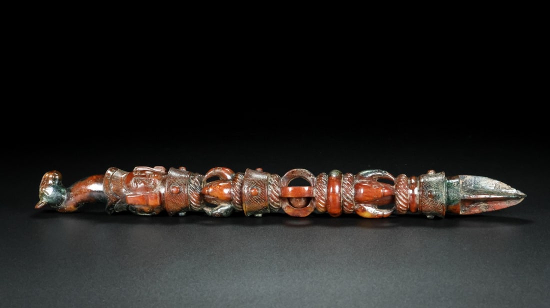 A Exquisite Hotan Jade Buddha head Vajra: A Exquisite Hotan Jade Buddha head Vajra,Han Dynasty, China,Size:13.2inx1.6in ,Weight:420g 和田玉佛首金刚杵,中国汉代