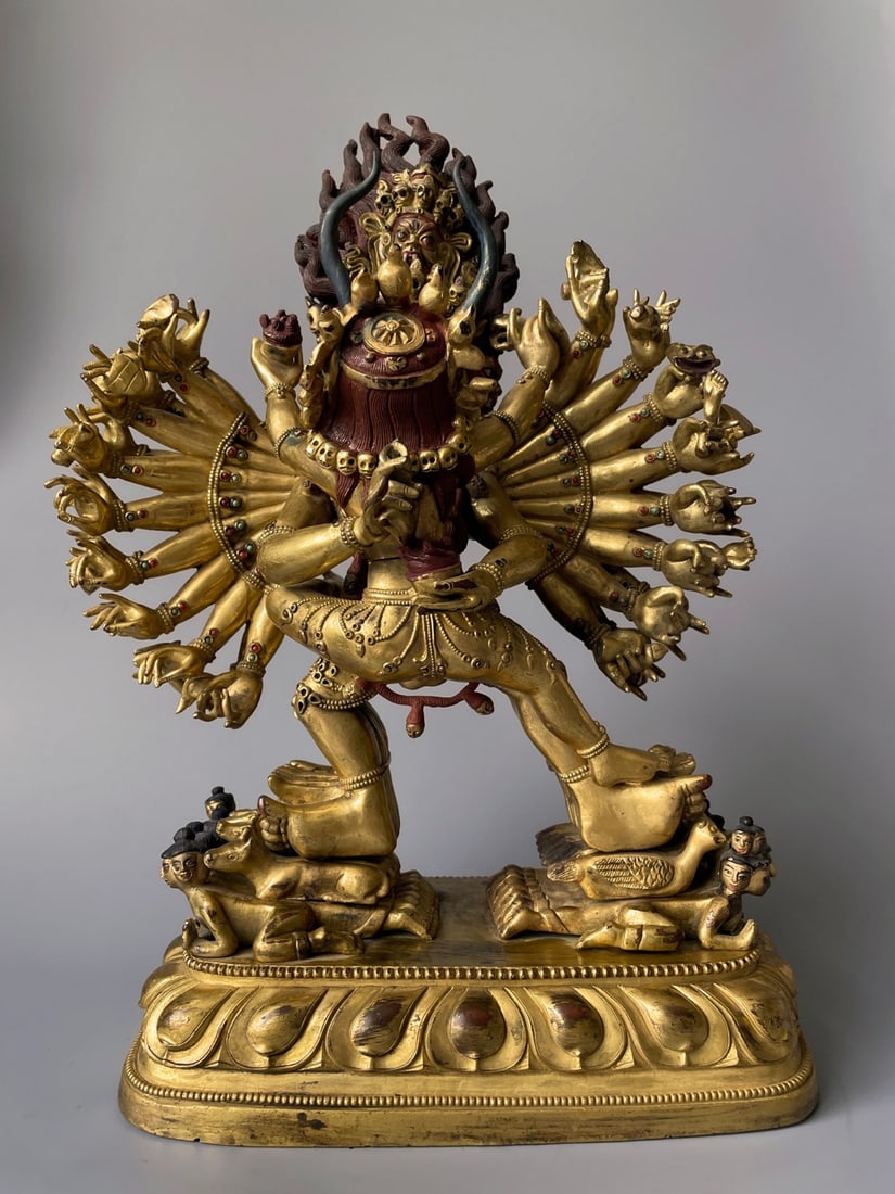 A Exquisite Gilt Bronze Buddha statue Ornament: A Exquisite Gilt Bronze Buddha statue Ornament,Qing Dynasty, China,Size:14.6inx10.6inx5.5in ,Weight:11350g 铜鎏金佛像摆件,中国清代