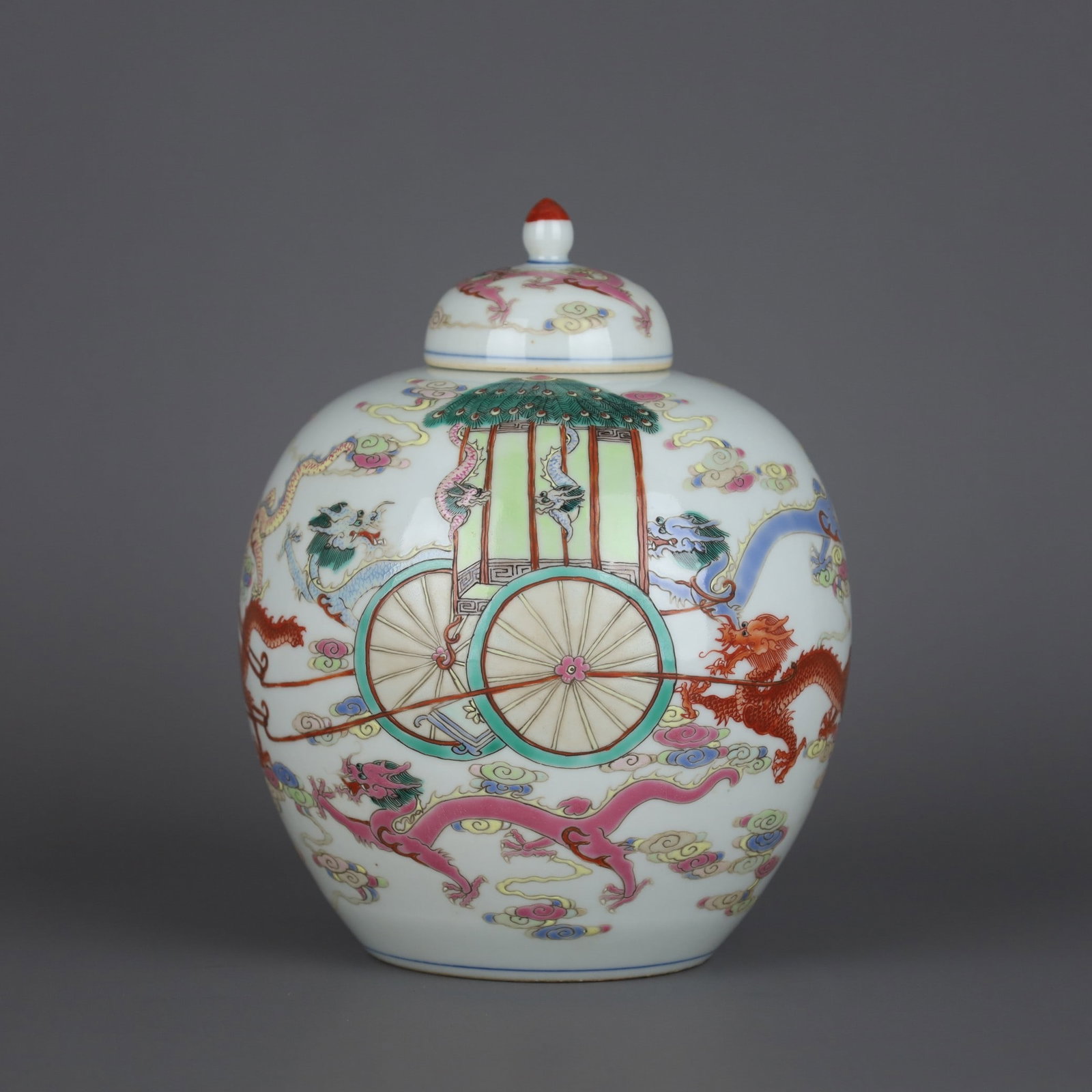 A Exquisite Famille-Rose Dragon Pattern Jar: A Exquisite Famille-Rose Dragon Pattern Jar,Qing Dynasty, China,Qianlong Six-character Mark,Size:6.5inx5.3in 粉彩龙纹罐,中国清代,乾隆&