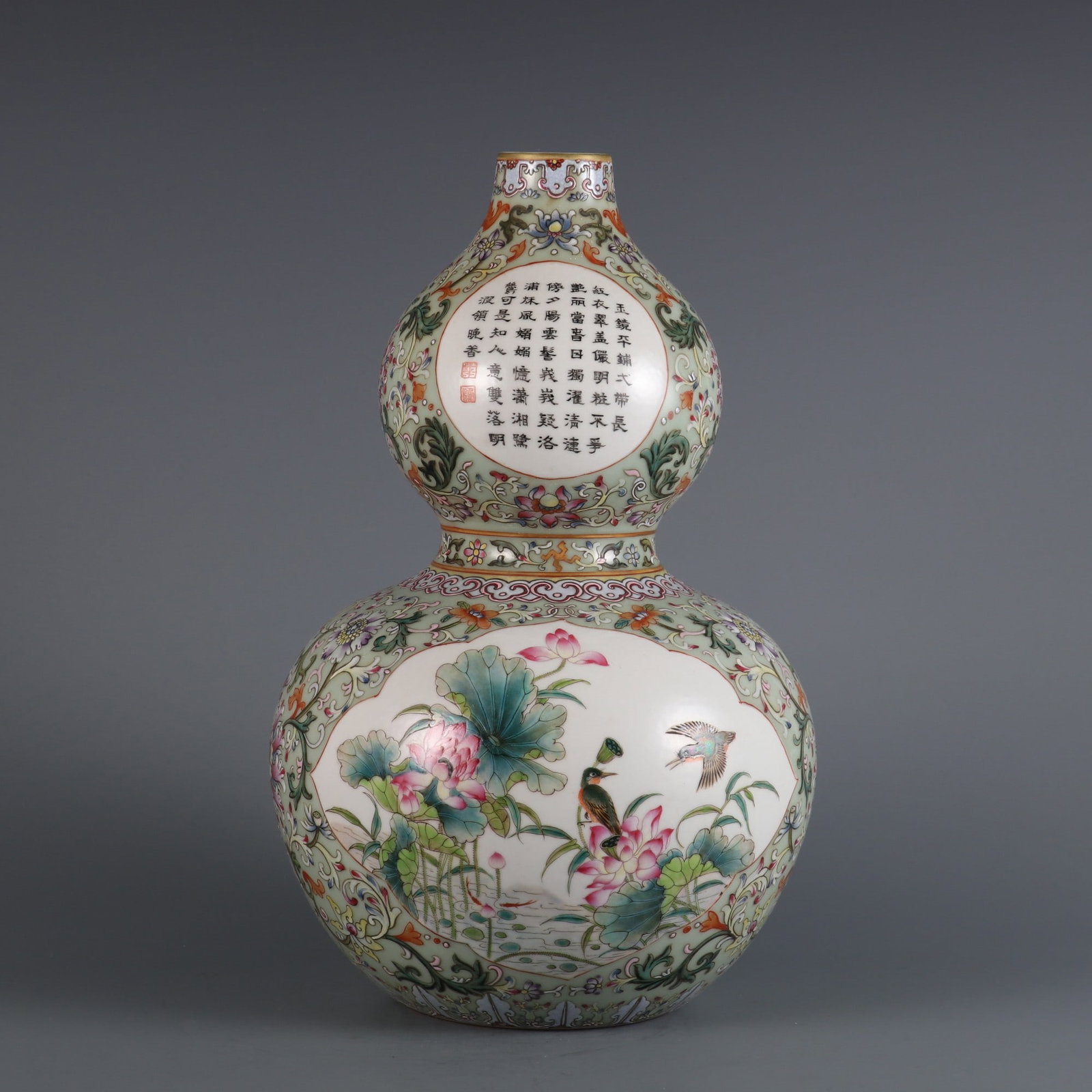 A Exquisite Pea-Green Glaze Famille-Rose Flower and Bird Pattern Gourd Vase - 3