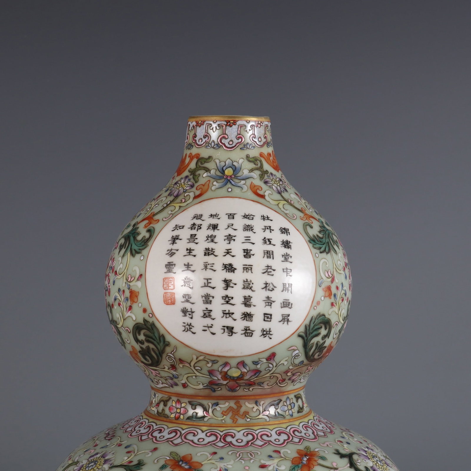 A Exquisite Pea-Green Glaze Famille-Rose Flower and Bird Pattern Gourd Vase - 4