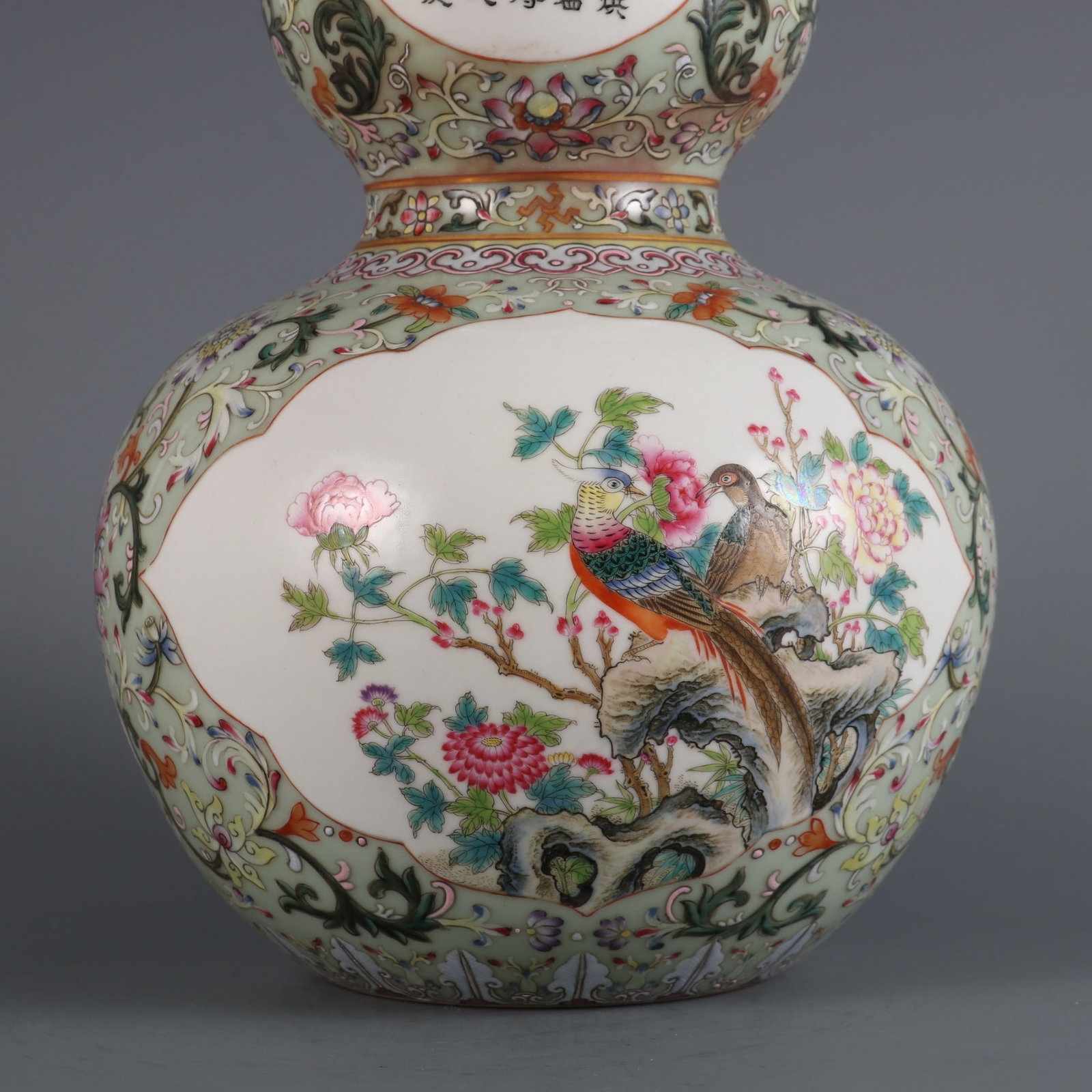 A Exquisite Pea-Green Glaze Famille-Rose Flower and Bird Pattern Gourd Vase - 5