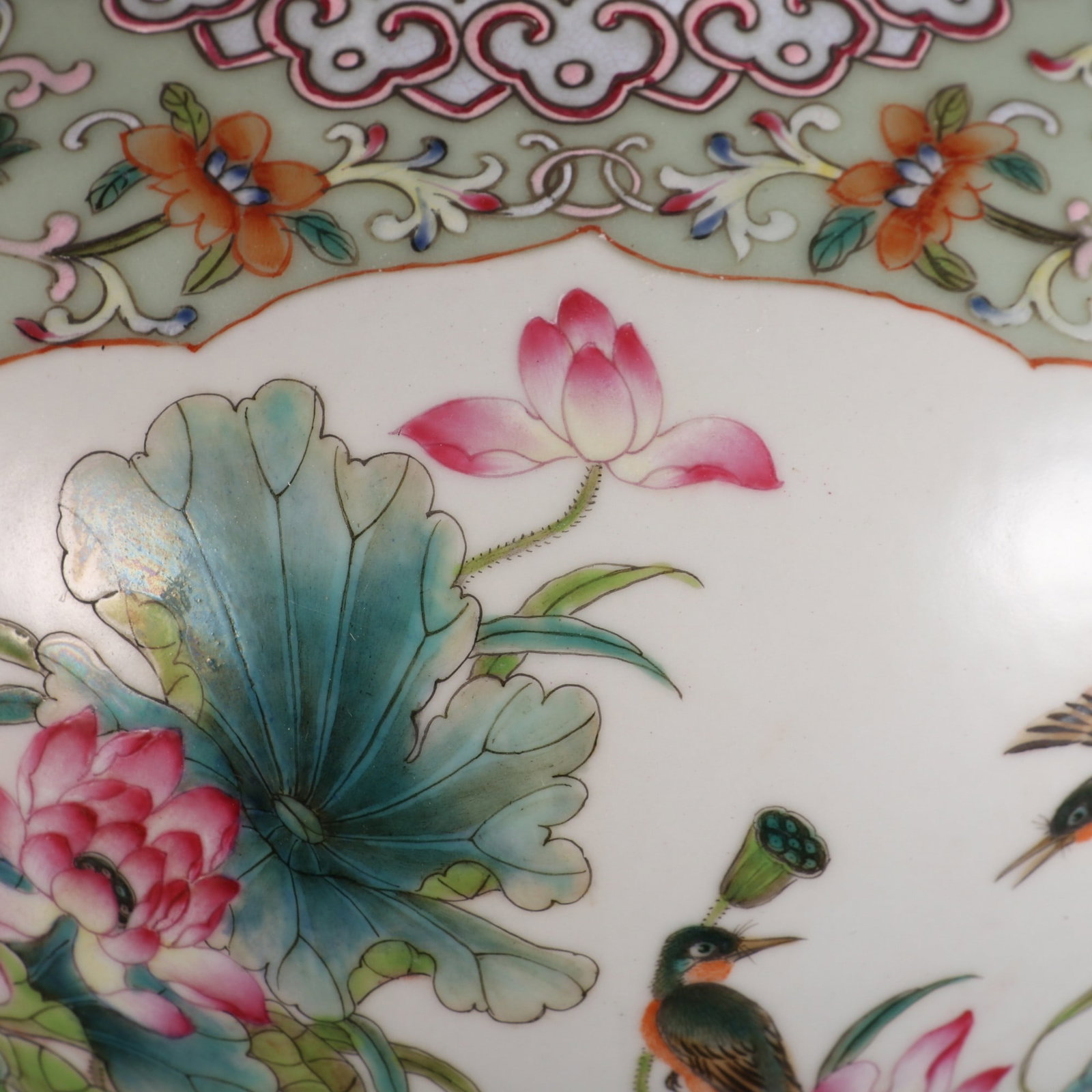 A Exquisite Pea-Green Glaze Famille-Rose Flower and Bird Pattern Gourd Vase - 6