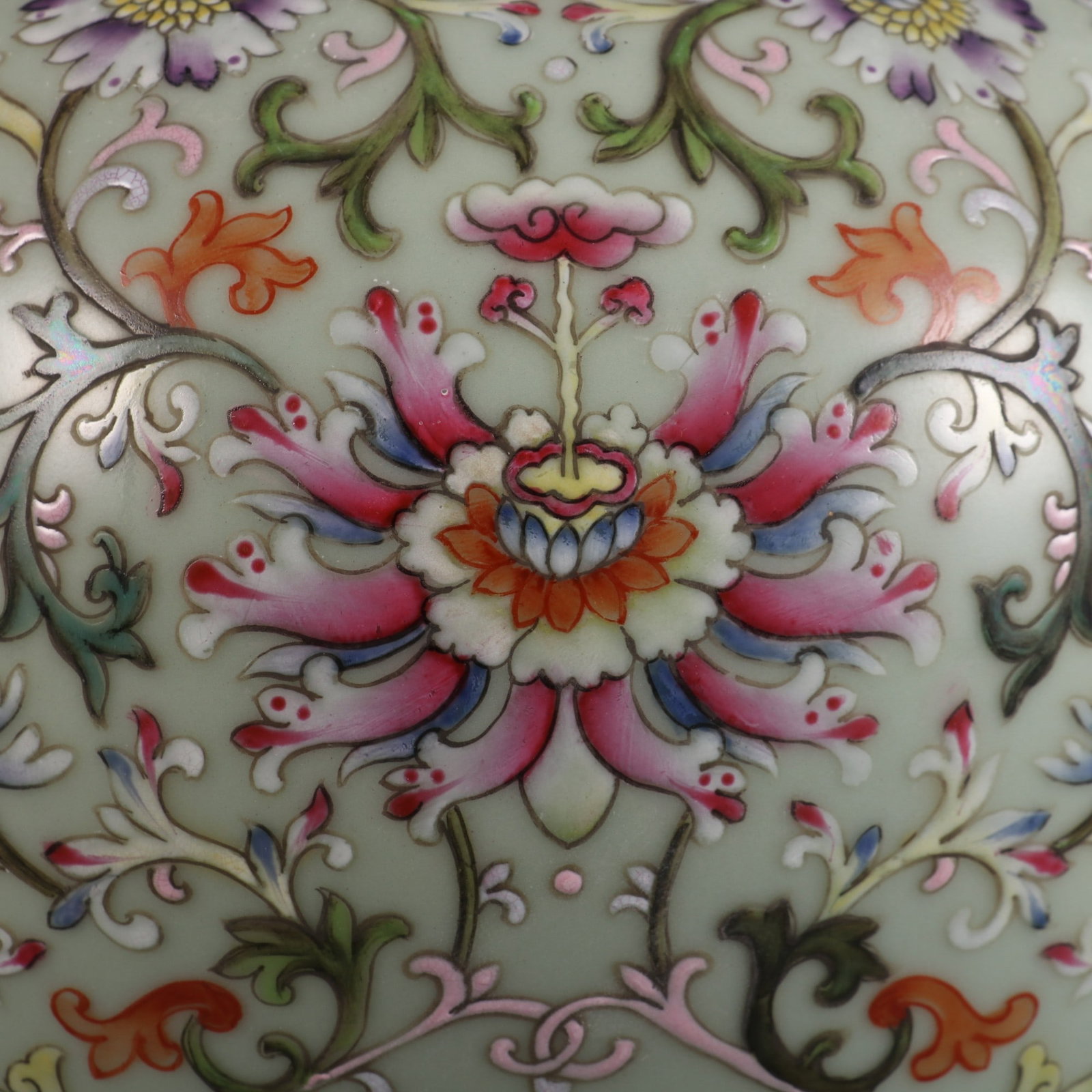 A Exquisite Pea-Green Glaze Famille-Rose Flower and Bird Pattern Gourd Vase - 7