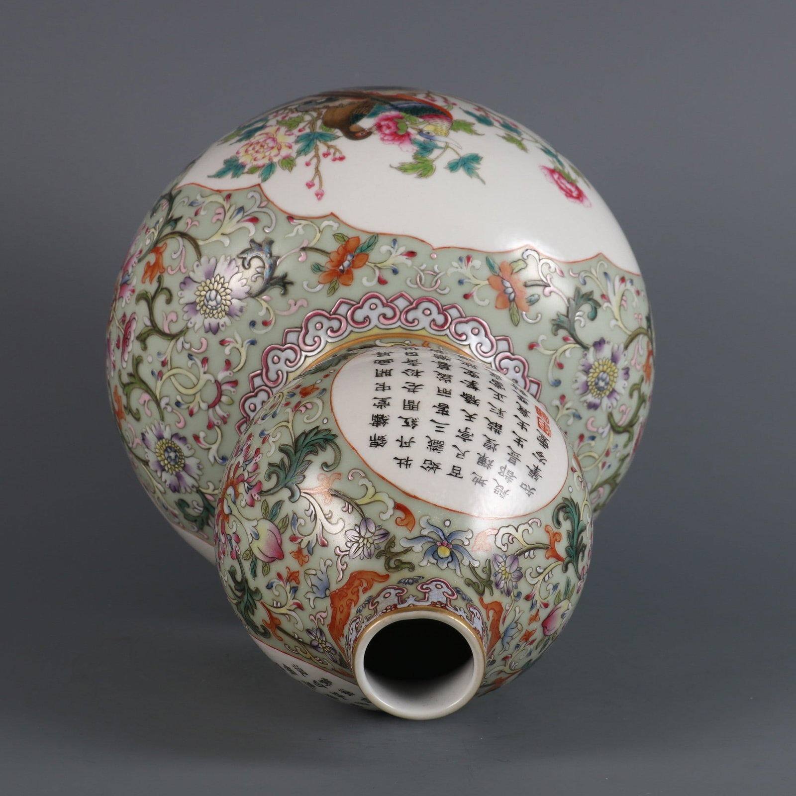 A Exquisite Pea-Green Glaze Famille-Rose Flower and Bird Pattern Gourd Vase - 8