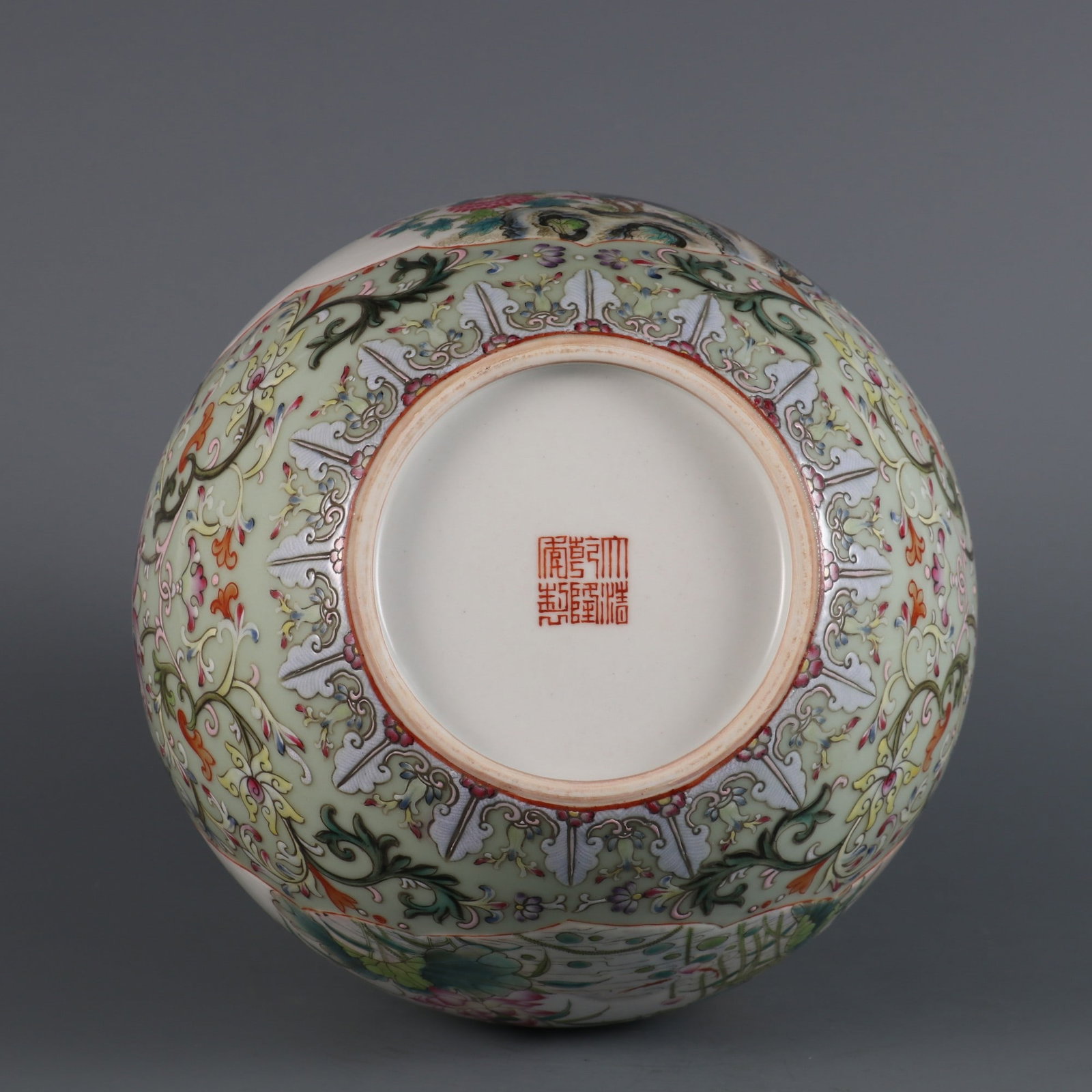 A Exquisite Pea-Green Glaze Famille-Rose Flower and Bird Pattern Gourd Vase - 9