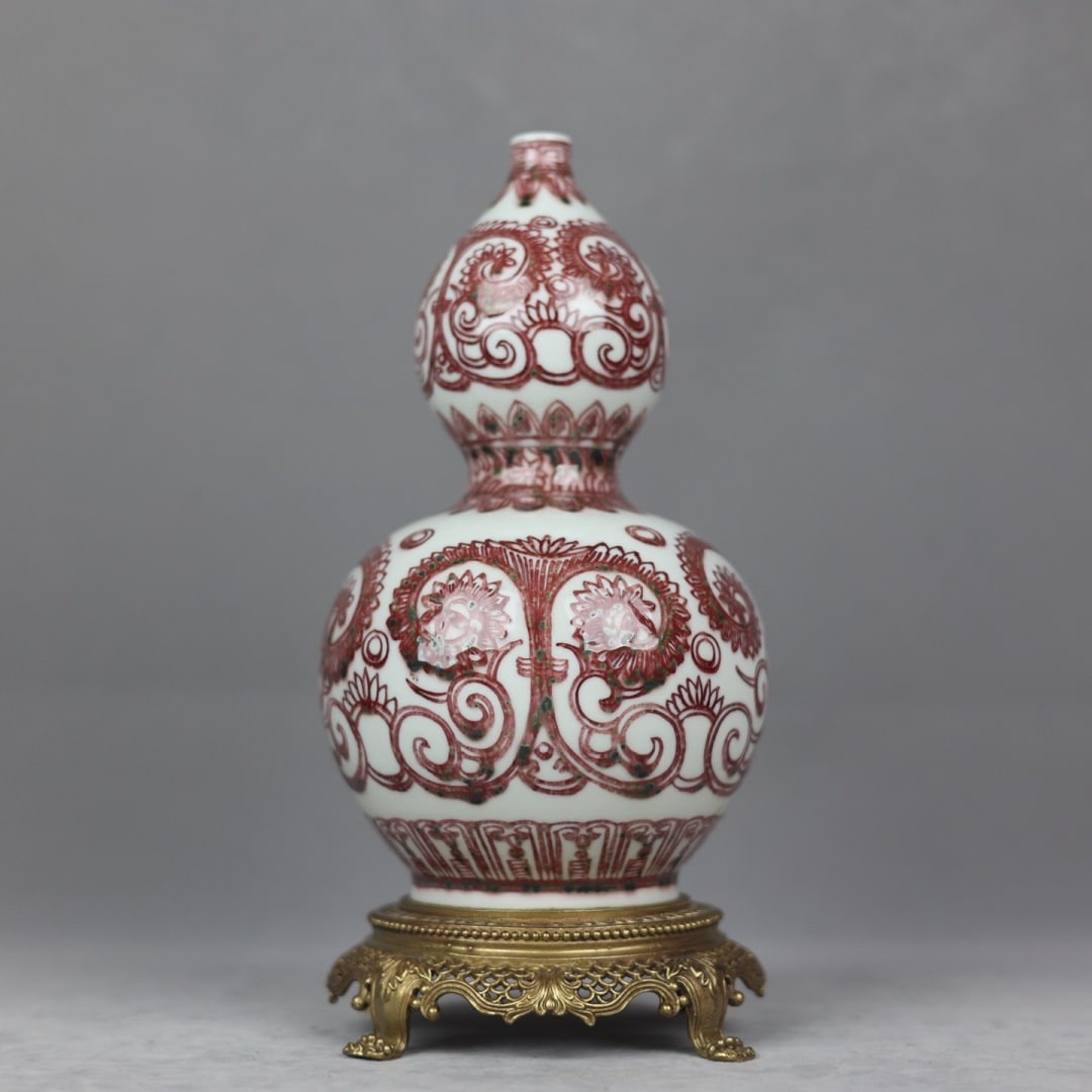 A Exquisite Underglaze-Red Inlaid Copper Gourd Vase: A Exquisite Underglaze-Red Inlaid Copper Gourd Vase,Qing Dynasty, China,Kangxi Six-character Mark,Size:10inx0.8inx4.7inx4.3in 釉里红镶铜葫芦瓶,中&
