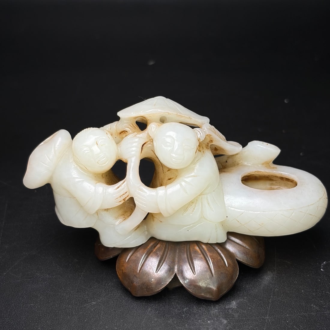 A Exquisite Hotan Jade Figures Ornament: A Exquisite Hotan Jade Figures Ornament,Qing Dynasty, China,Size:4.2inx1.8inx1.5in, Weight:153g 和田玉人物摆件,中国清代
