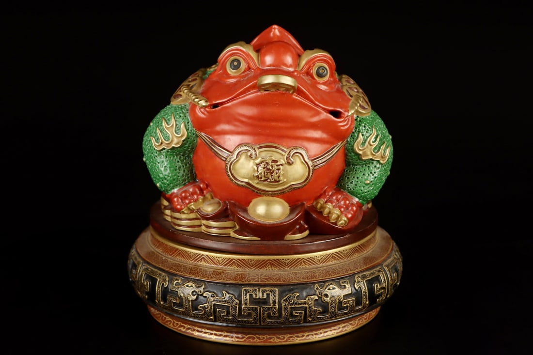 A Exquisite Iron-Red Painted Gold Golden Toad Pattern Censer: A Exquisite Iron-Red Painted Gold Golden Toad Pattern Censer,Qing Dynasty, China,Qianlong Six-character Mark,Size:6.5inx6.1in 矾红描金金蟾炉,中国&