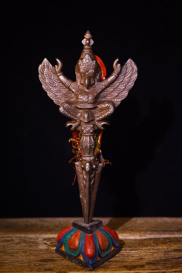 A Exquisite Thogchag Bird shaped Vajra: A Exquisite Thogchag Bird shaped Vajra,Qing Dynasty, China,Size:15.7inx7.1in,Weight:2600g 天铁鸟金刚杵,中国清代