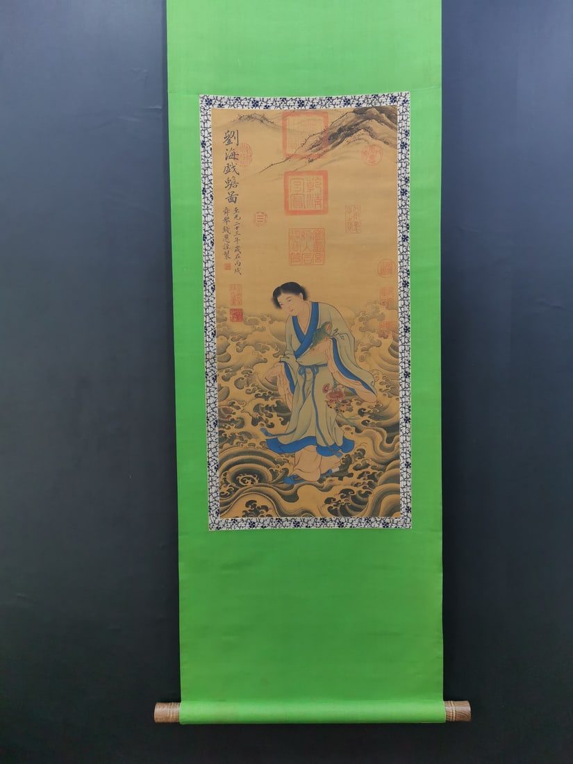 A Chinese Vertical Scroll Ink Painting of Figures on Silk: A Chinese Vertical Scroll Ink Painting of Figures on Silk,Yuan Dynasty, China,Qian Xuan,without frame size:13.4inx29.9in 一幅中国水墨绢本人物