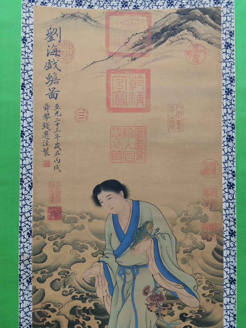 A Chinese Vertical Scroll Ink Painting of Figures on Silk - 2