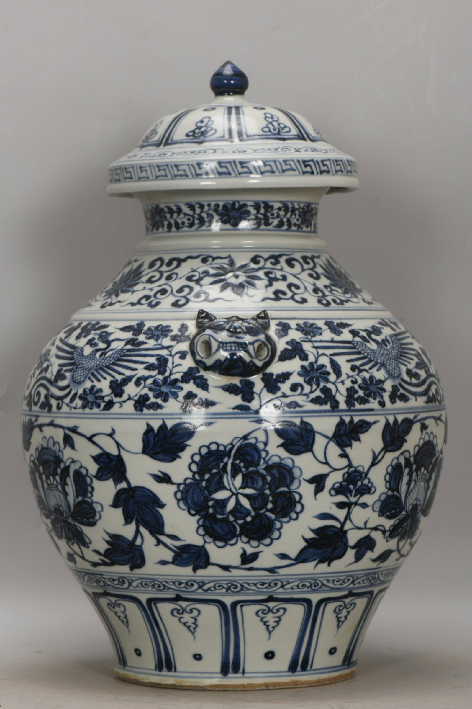A Exquisite Blue and White Phoenix Pattern Jar - 2