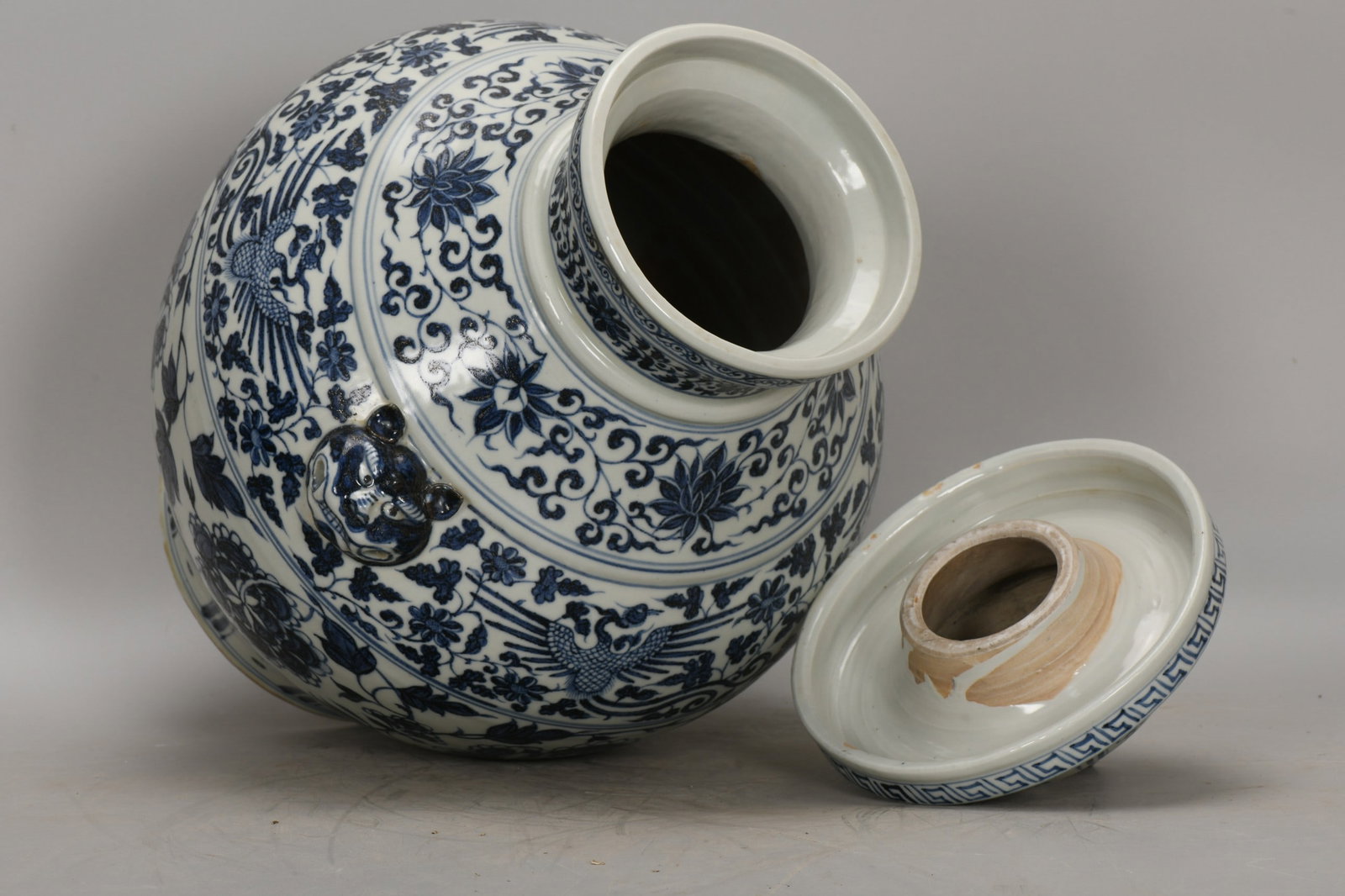 A Exquisite Blue and White Phoenix Pattern Jar - 3