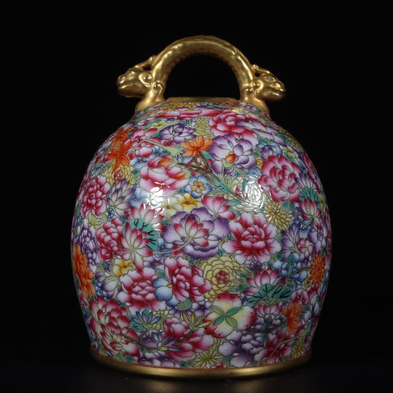 A Exquisite Enamel Painted Gold Flower Pattern Ornament: A Exquisite Enamel Painted Gold Flower Pattern Ornament,Qing Dynasty, China,Qianlong Four-character Mark,Size:5.6inx1.3inx2.2in 珐琅彩描金花卉纹摆