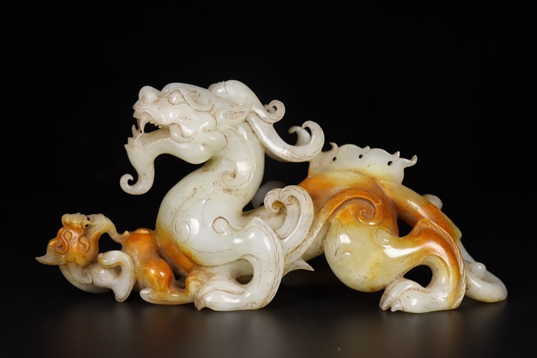 A Exquisite Hotan Jade Auspicious Beast Ornament: A Exquisite Hotan Jade Auspicious Beast Ornament,Han Dynasty, China,Size:9.4inx3.1inx4.5in ,Weight:1379g 和田玉瑞兽摆件,中国汉代