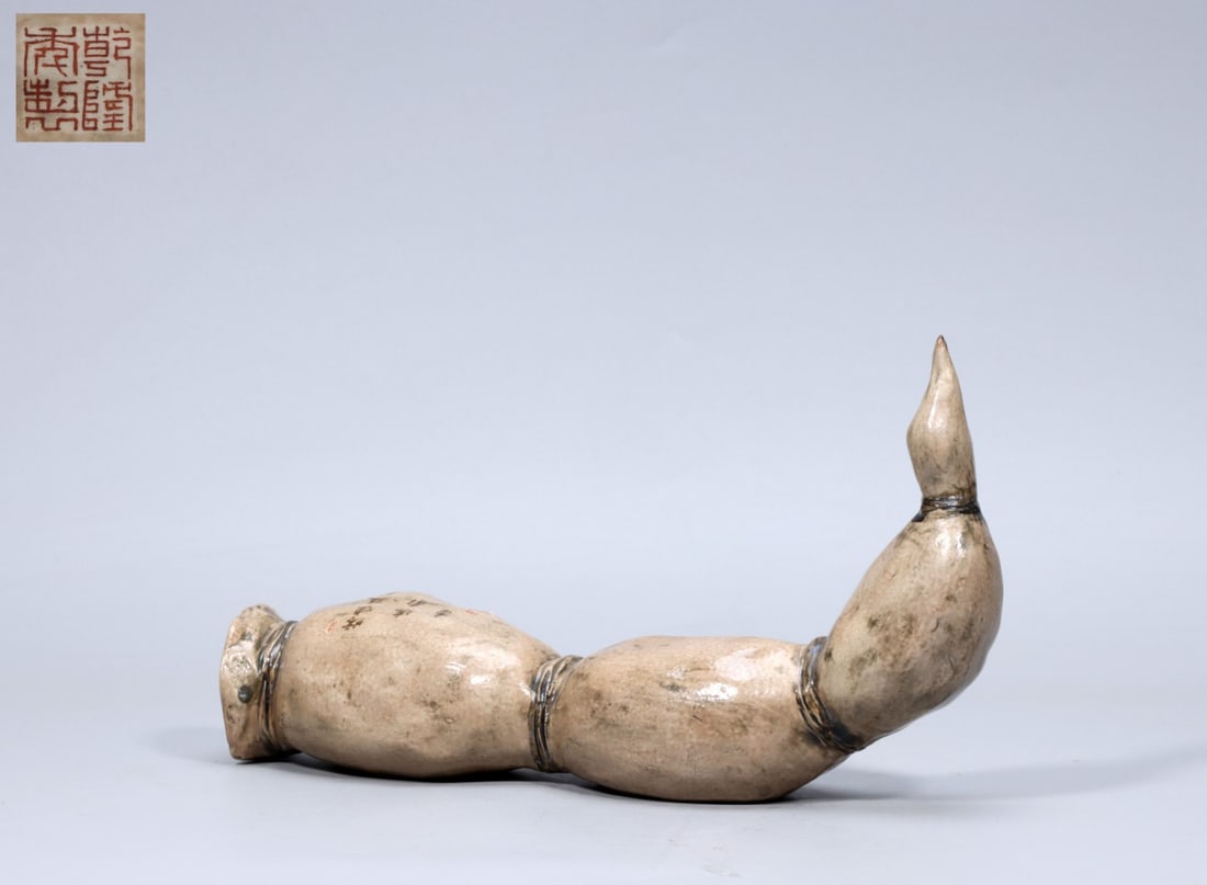 A Exquisite Imitation Porcelain Lotus Root Brush Holder Ornament: A Exquisite Imitation Porcelain Lotus Root Brush Holder Ornament,Qing Dynasty, China,Qianlong Four-character Mark,Size:5.3inx9.8inx2.6in,Weight:488g 仿生瓷莲藕笔