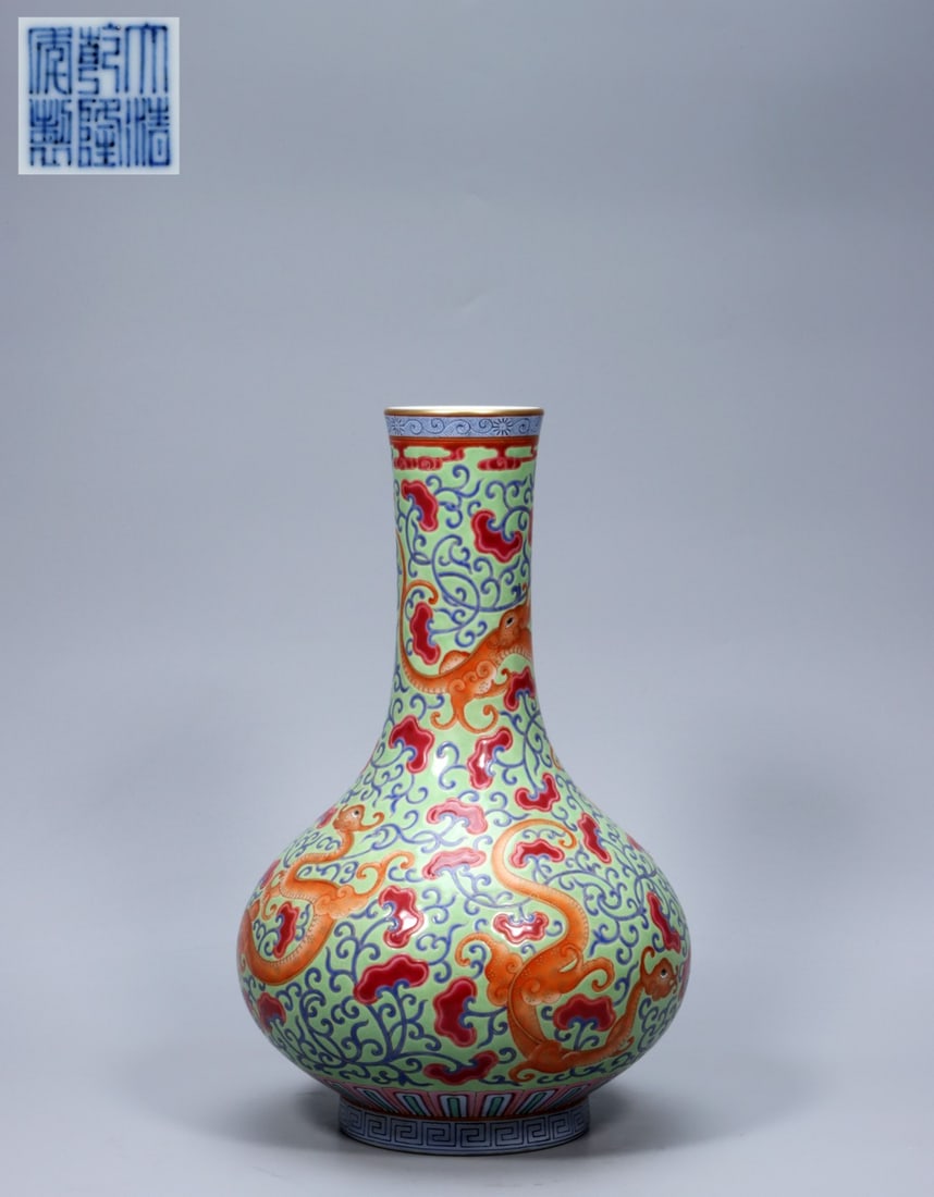 A Exquisite Green Ground Dragon Pattern Vase (1 of 9)